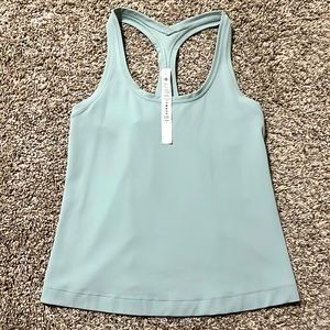 LULULEMON CROPPED TANK! SIZE 6!!😍